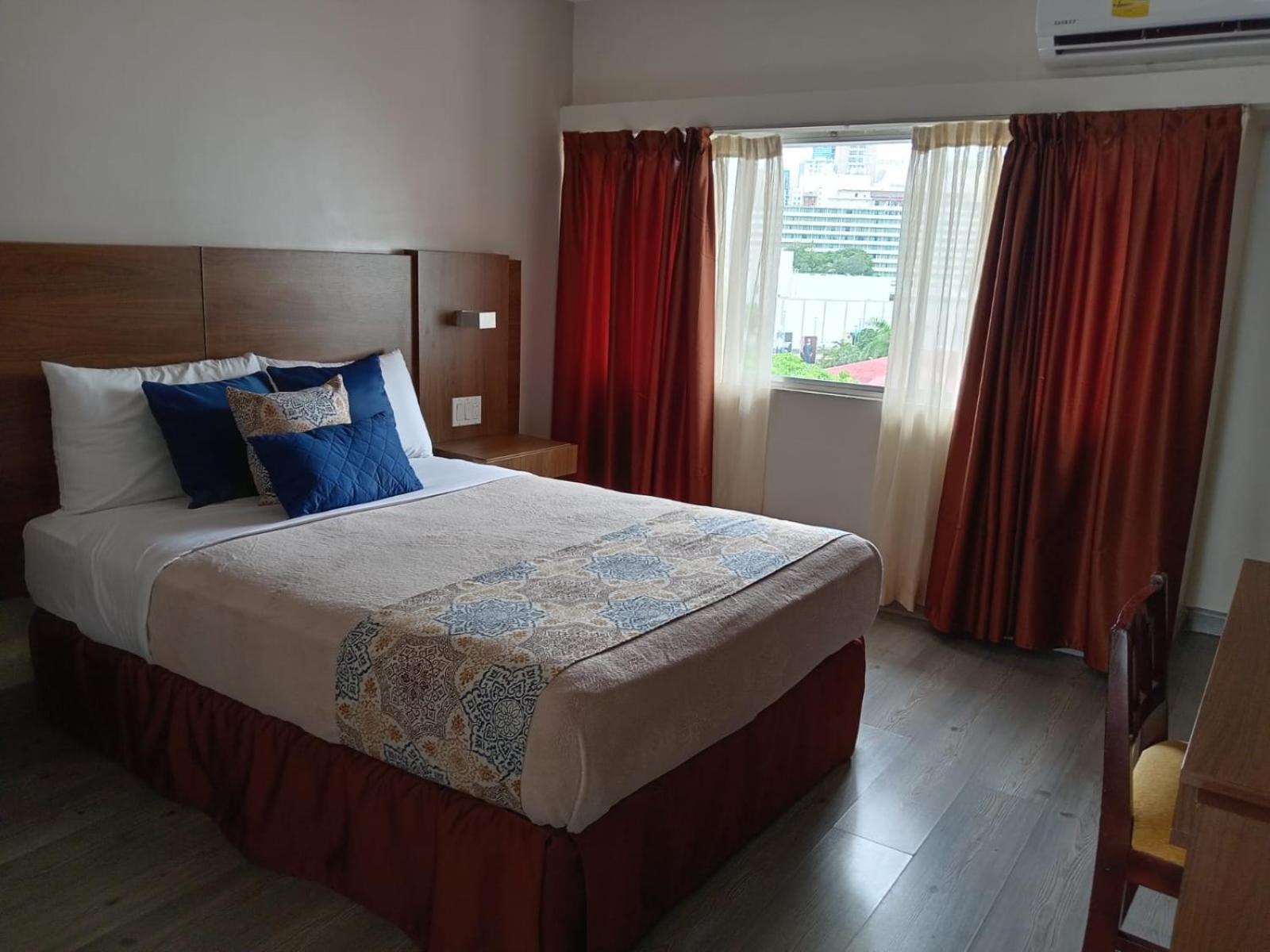 Hotel Tower House Suites Kota Panama Bagian luar foto